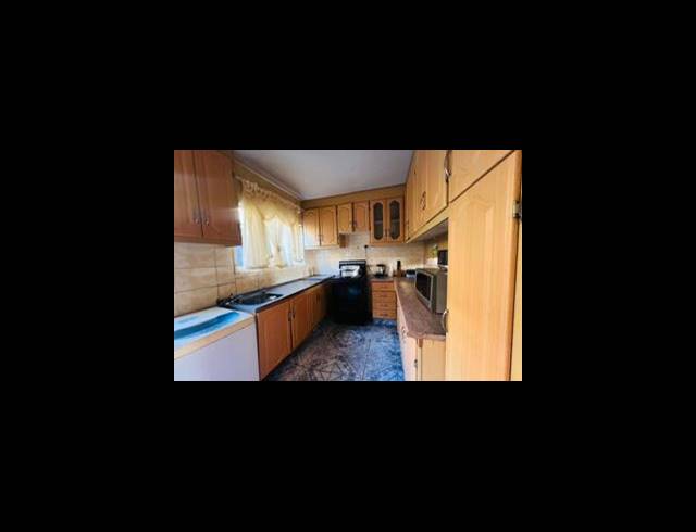 3 BEDROOM HOUSE FOR SALE IN NEWLANDS EAST